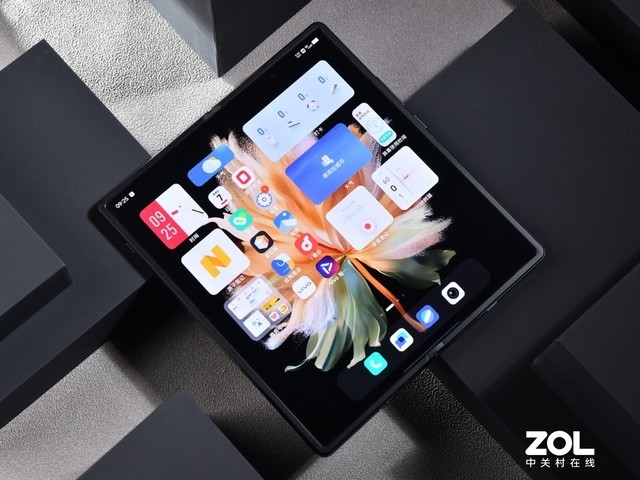 開合之間大有學問 折疊屏手機如何讓折痕“隱形”？ 