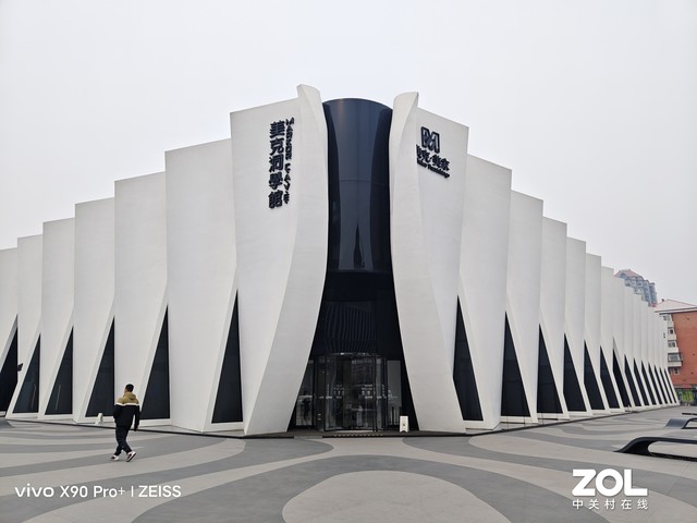 【尖角對決】誰是手機影像新巔峰?三款旗艦手機拍照能力對比